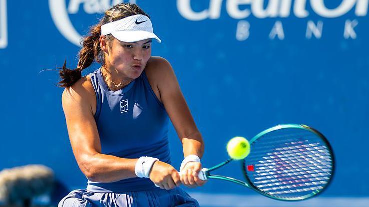Cincinnati Open: Emma Raducanu wins first match with new coach as Jannik Sinner and Iga Swiatek also win